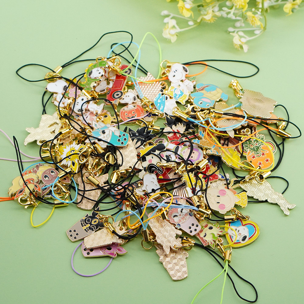 Phone Accessories Wholesale In China - ランダムミックス漫画アニメ携帯電話ストラップチャーム、友達や子供向け、金属エナメルバッグペンダントキーホルダー、卸売携帯ストラップジュエリー