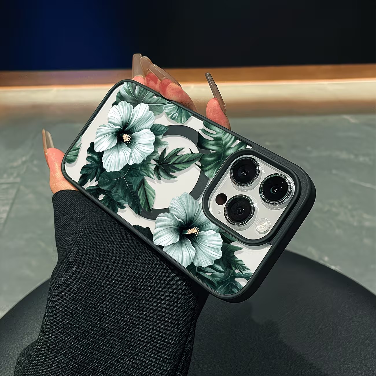 グリーンフローラルプリントのiPhoneケース iPhone - X Phone Accessories のレビューと価格